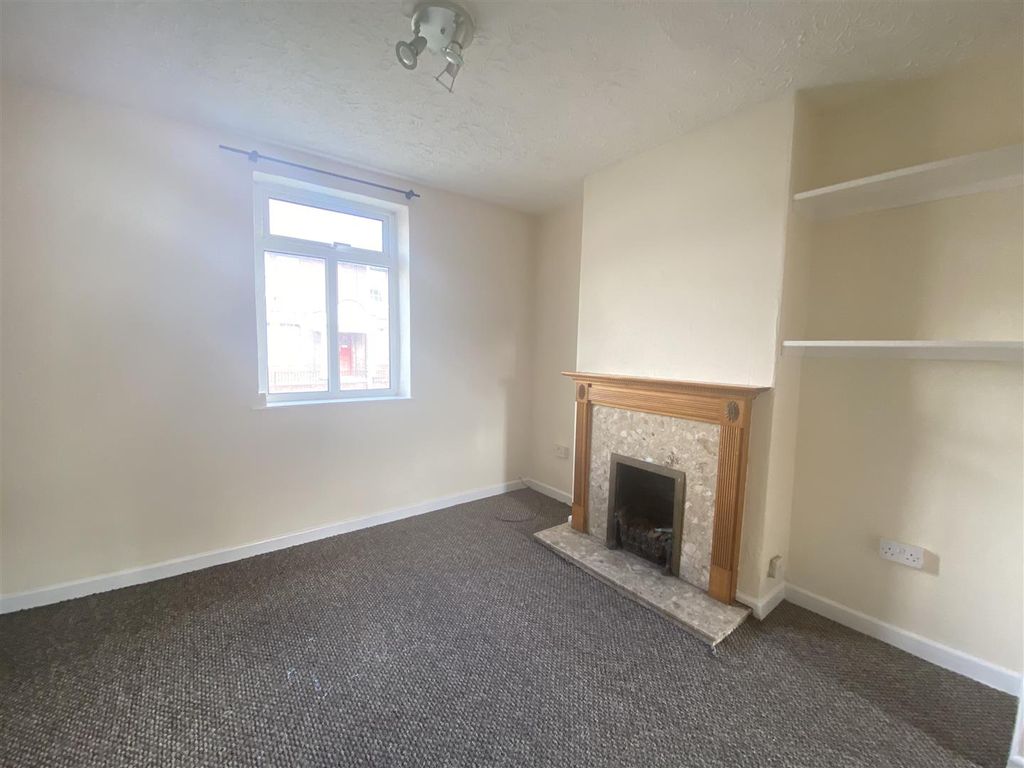 Property photo 2 of 8 Lounge