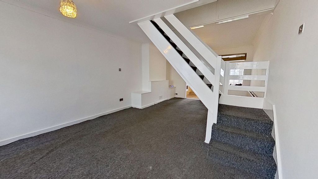 Property photo 2 of 34