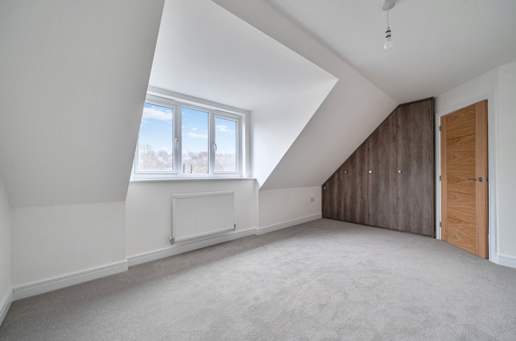 Property photo 3 of 21 Example