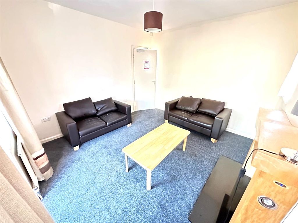 Property photo 3 of 20 Livi.Jpg