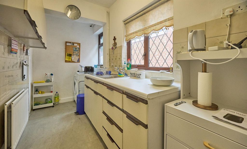 Property photo 3 of 12 Kitchen