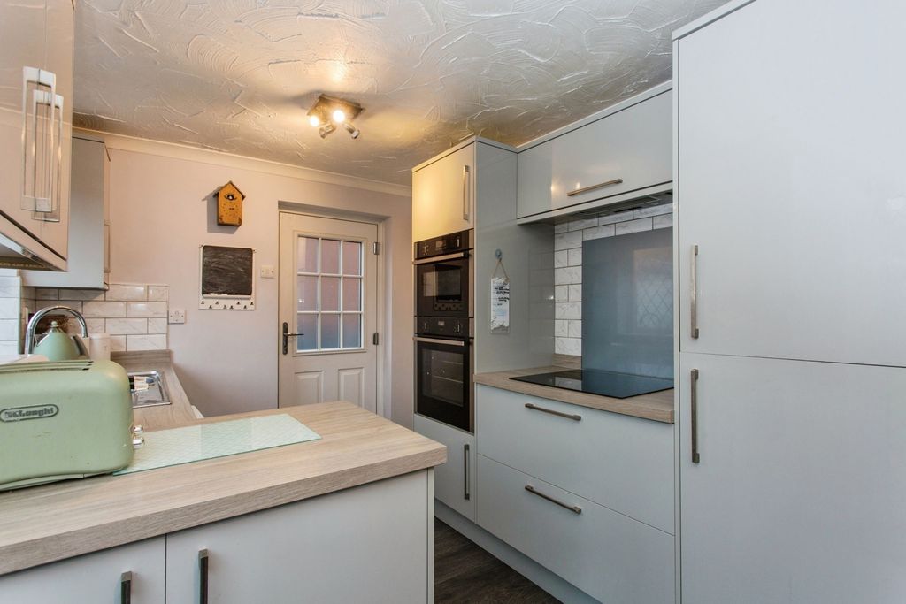 Property photo 3 of 18 Kitchen Diner