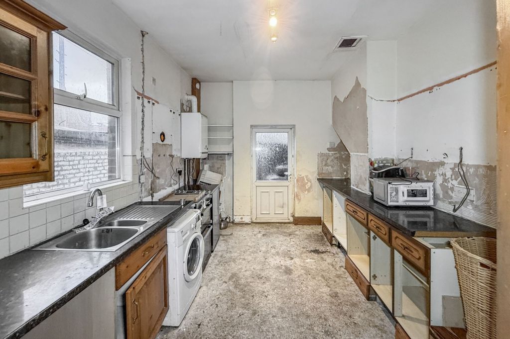 Property photo 2 of 8 68 Richmond Road, South Shields, Tyne And Wear Ne34 0Ql