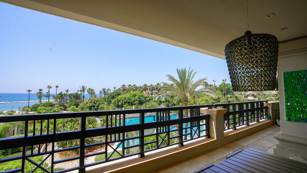 Property photo 2 of 33