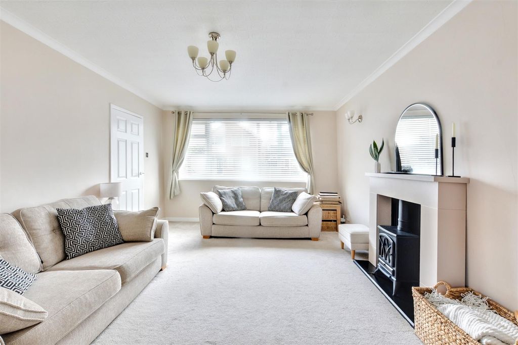 Property photo 2 of 27 Lounge