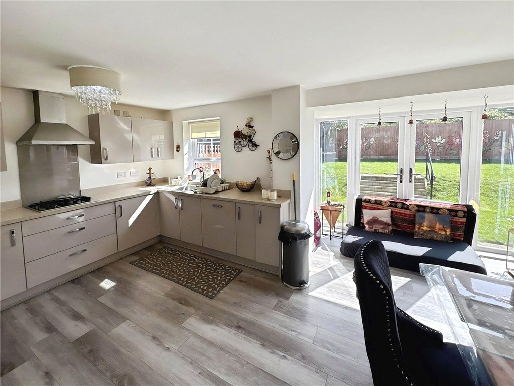 Property photo 3 of 21 Kitchen