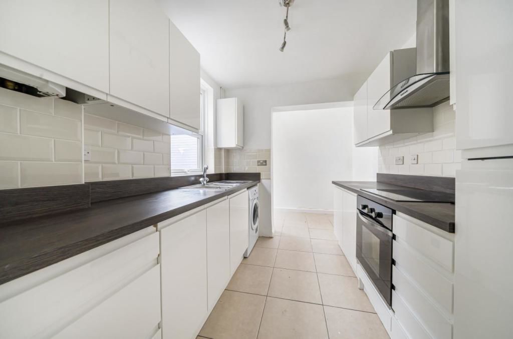 Property photo 2 of 14 Kitchen