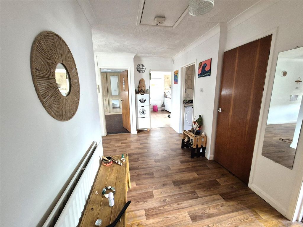 Property photo 3 of 8 50Maurhall.Jpg
