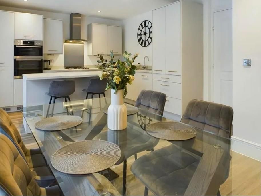Property photo 3 of 17 Dining Kitchen