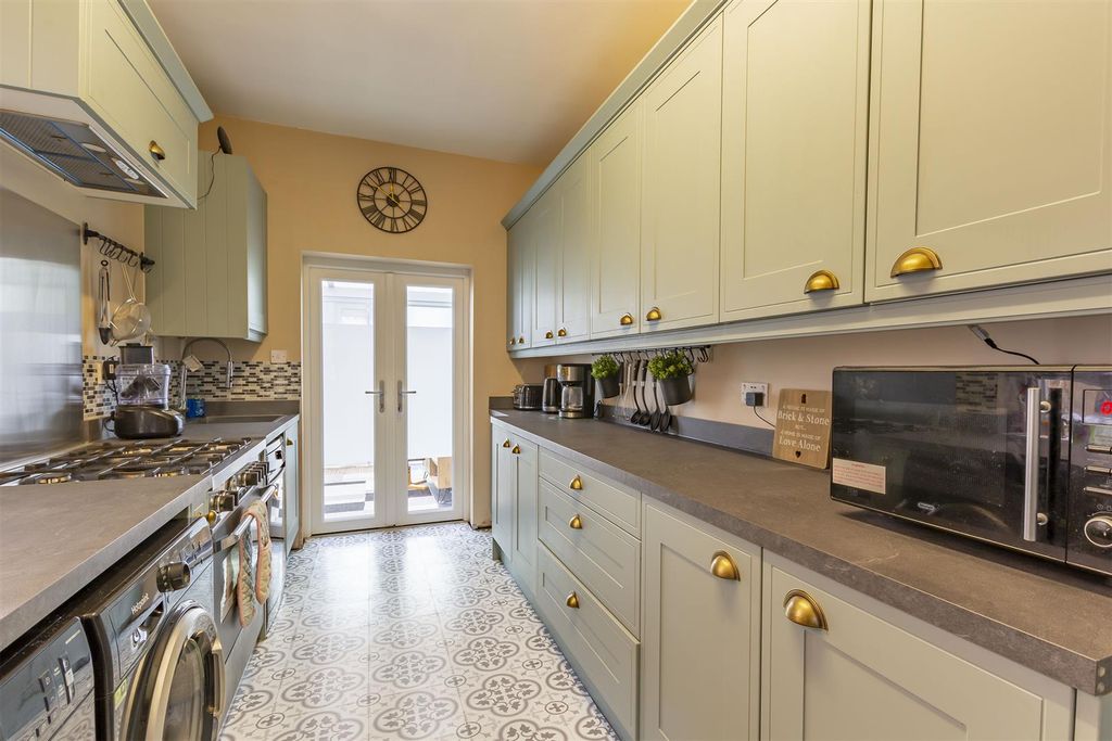 Property photo 3 of 18 Kitchen