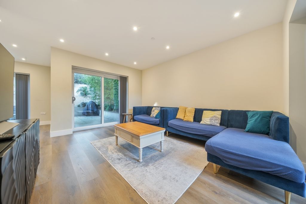 Property photo 3 of 30 1385899-18-69272E...