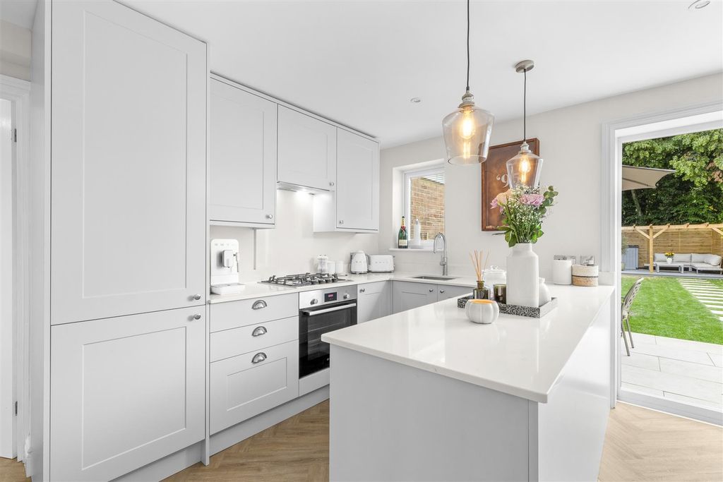 Property photo 3 of 14 Kitchen