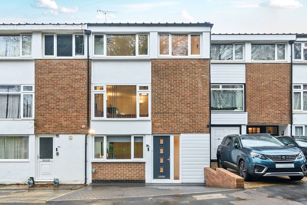 Property photo 2 of 20