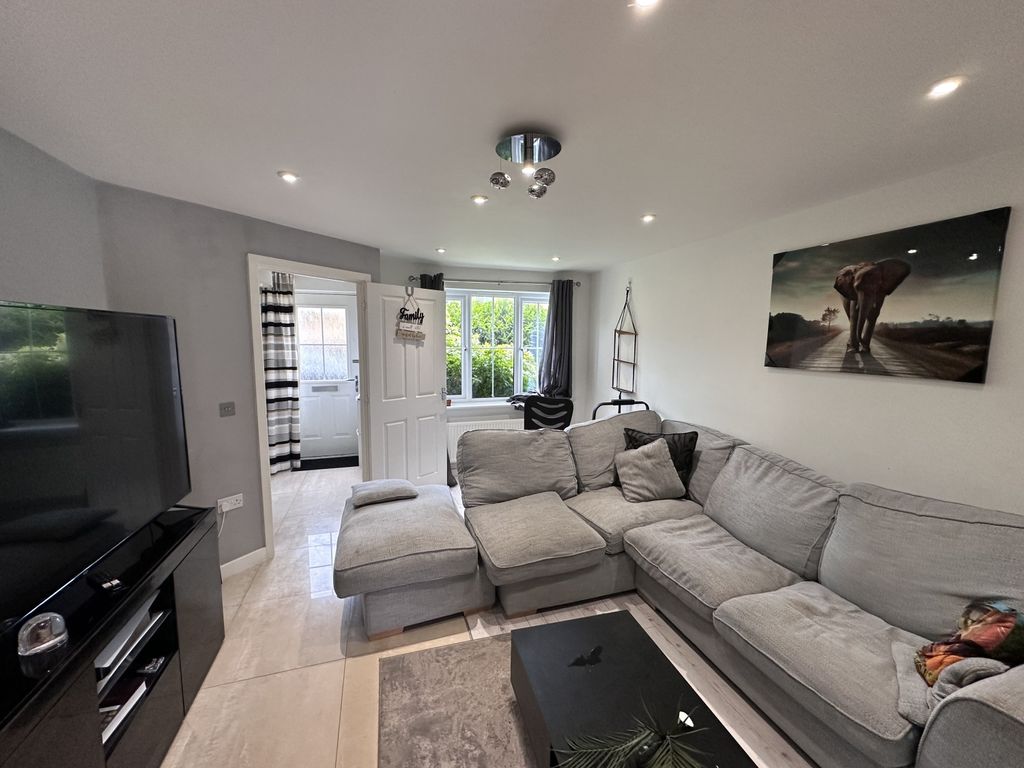 Property photo 3 of 10 Img_3477