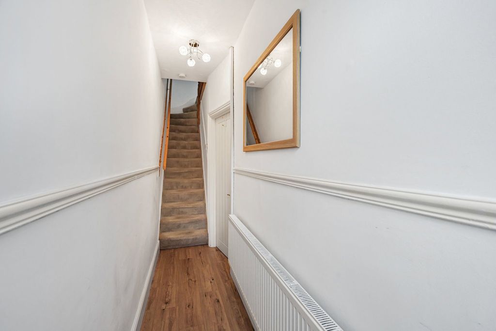Property photo 2 of 28