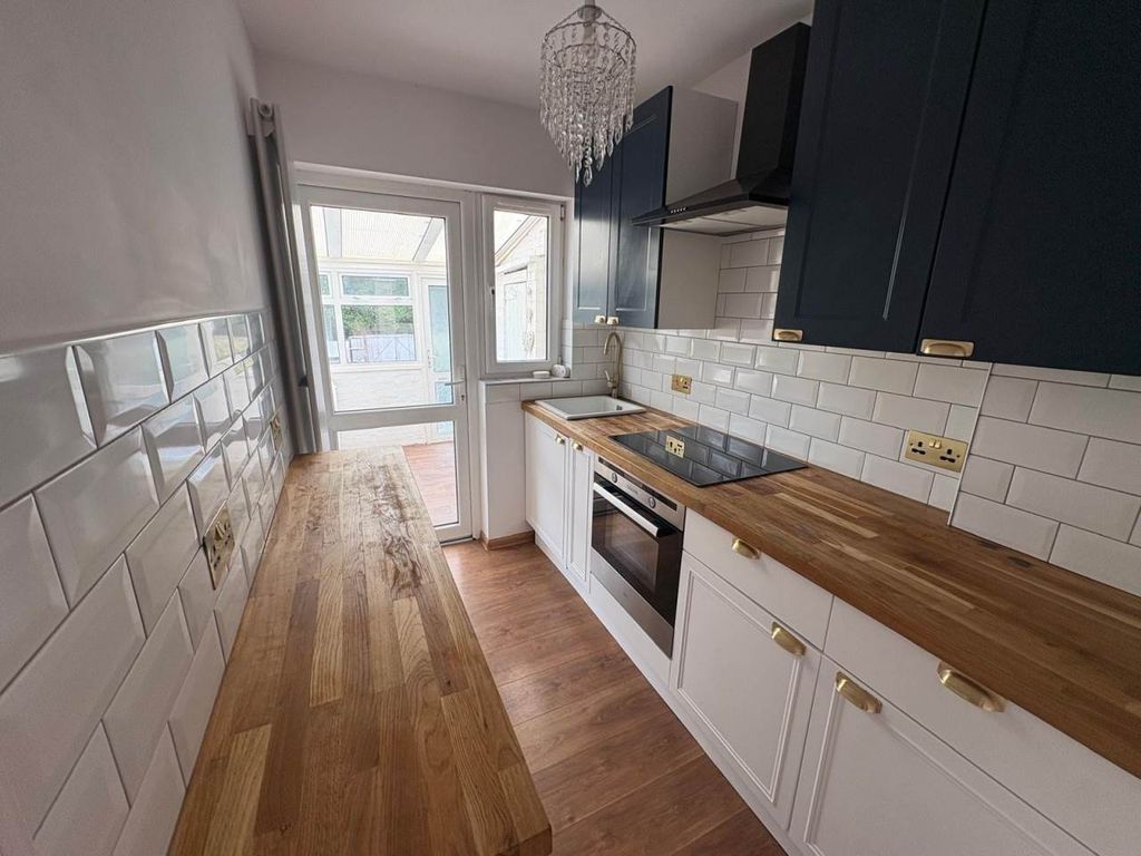Property photo 3 of 13 Kitchen 2