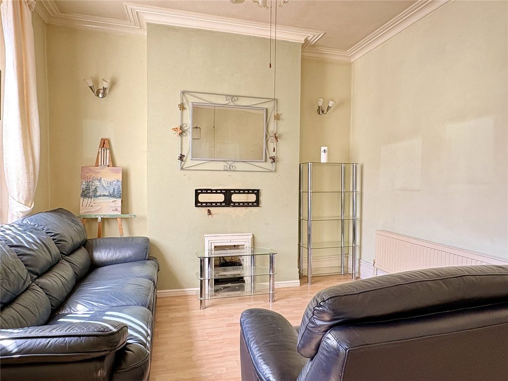 Property photo 3 of 14 Lounge