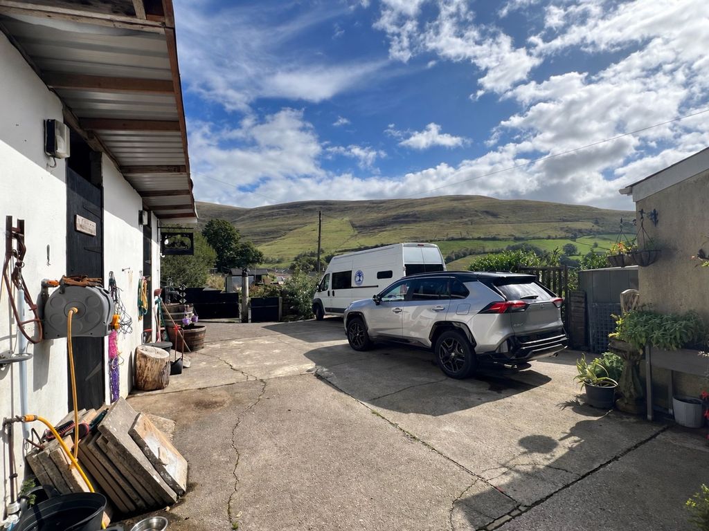 Property photo 3 of 32