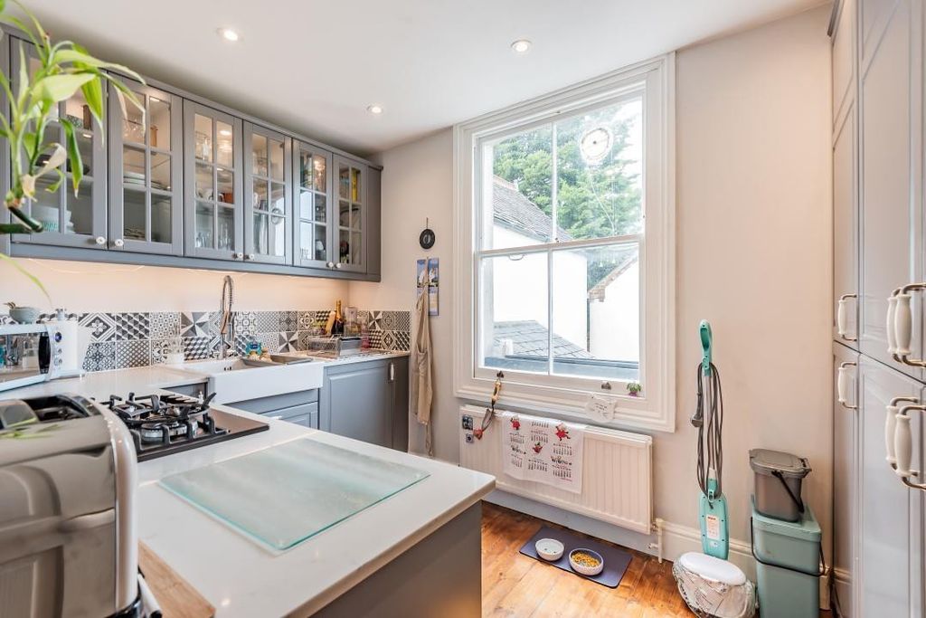 Property photo 2 of 10 Kitchen