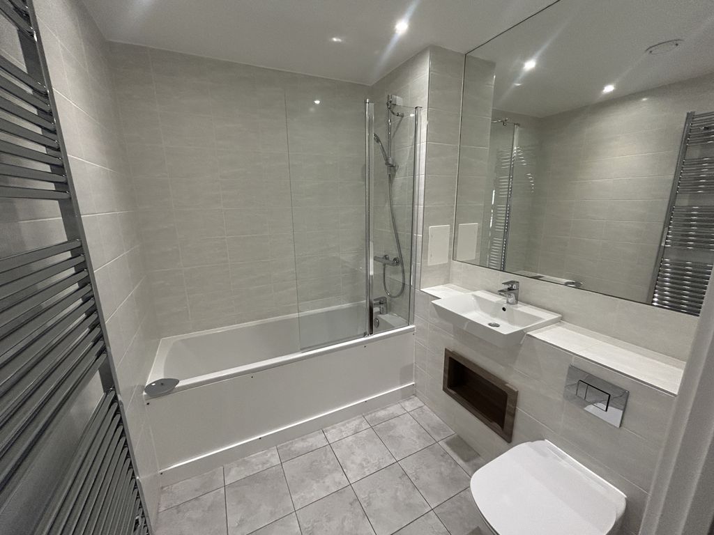 Property photo 3 of 8 Bathroom