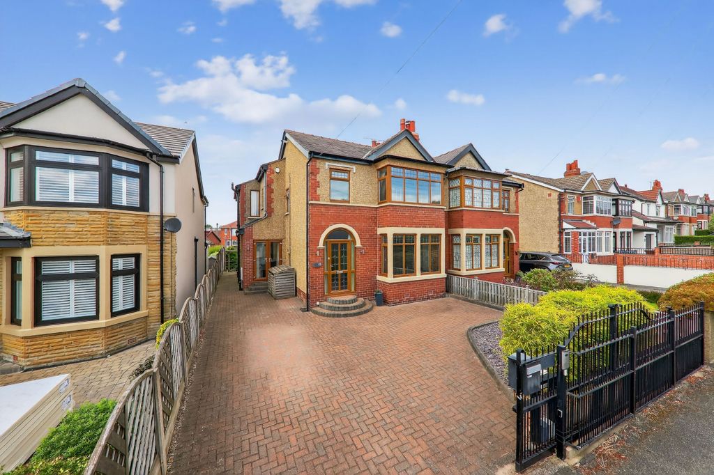 Property photo 1 of 43