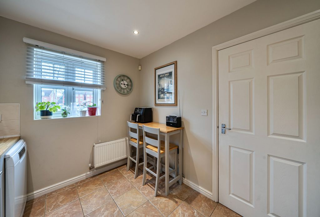 Property photo 3 of 13 1415521-7-699727A...