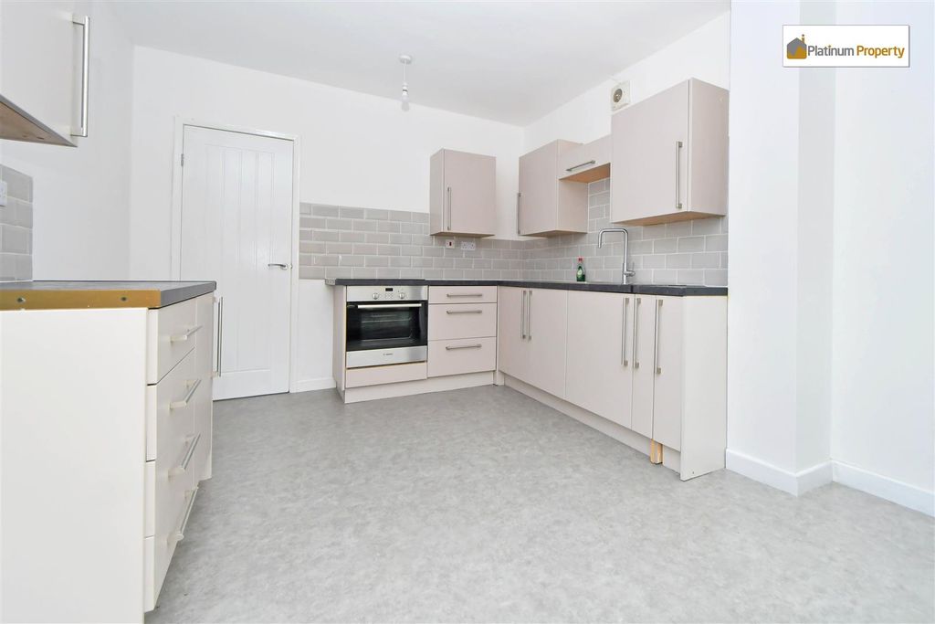 Property photo 2 of 23 Rah_4786.Jpg