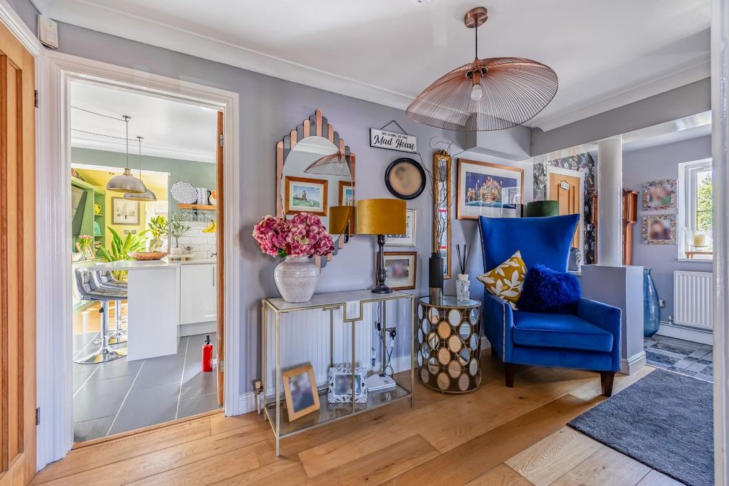 Property photo 3 of 28