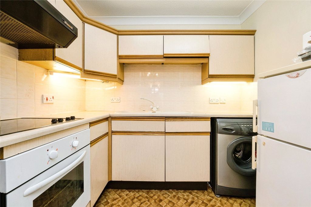 Property photo 3 of 11 Kitchen