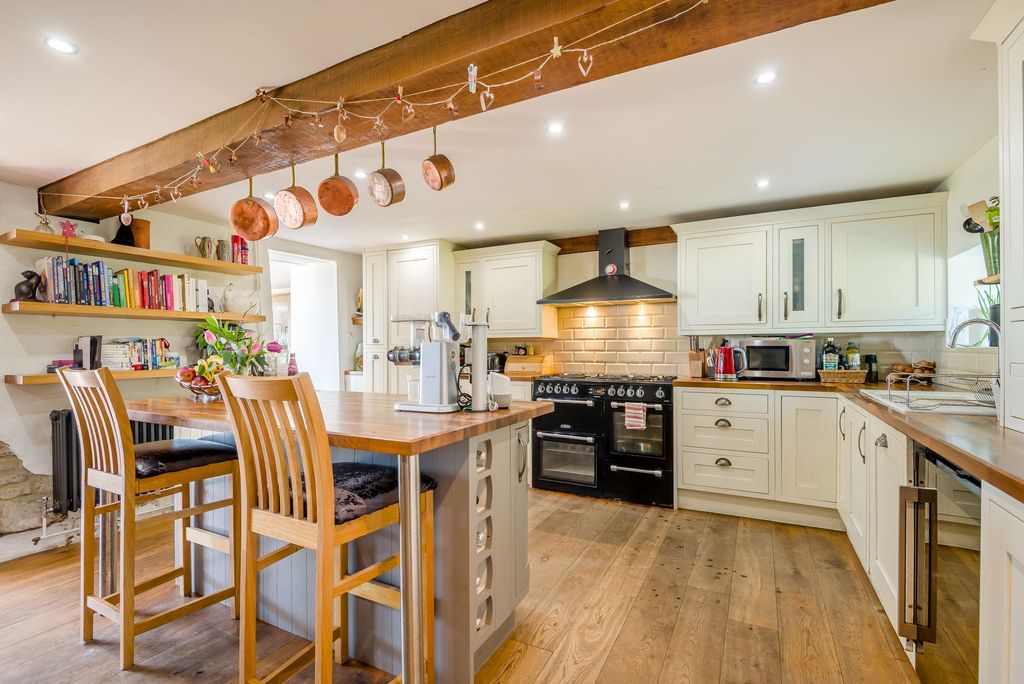 Property photo 3 of 35