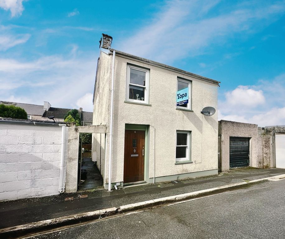 Property photo 1 of 15 Front With Street Parking Available