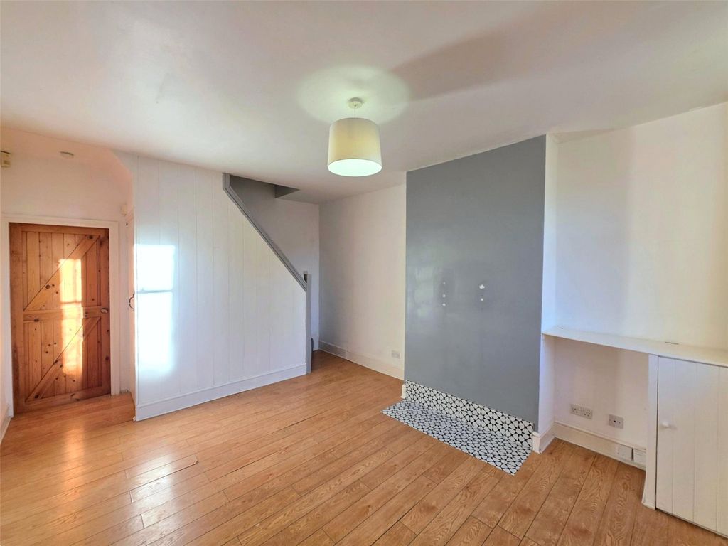 Property photo 2 of 12 Picture No. 11