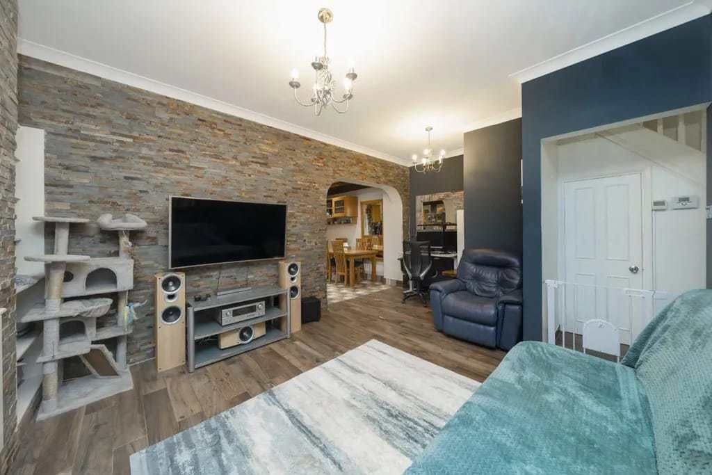 Property photo 3 of 8