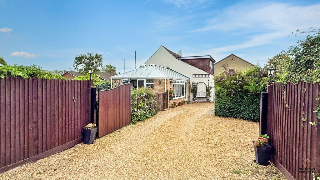 Property photo 2 of 33