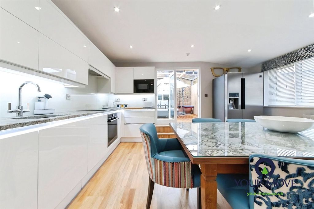 Property photo 3 of 14 Kitchen