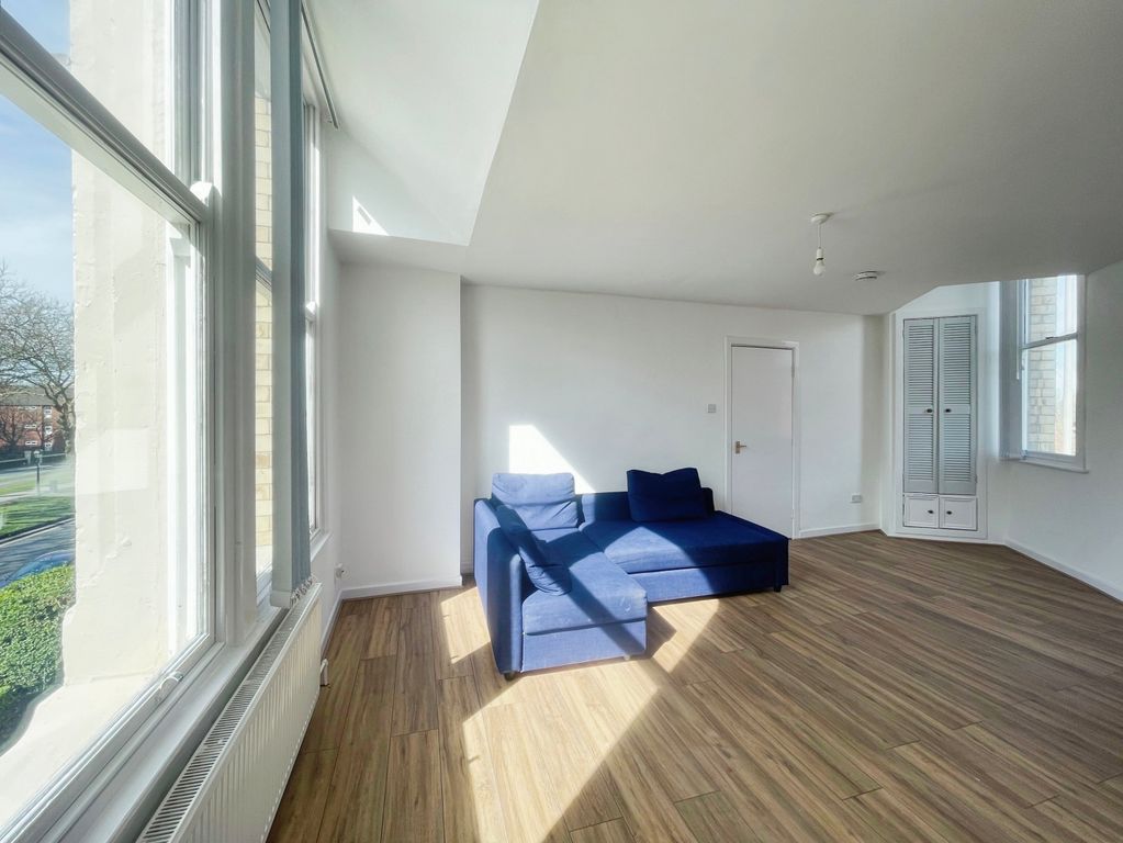 Property photo 3 of 12 9