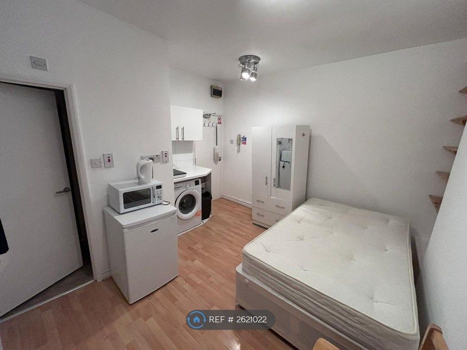 Property photo 2 of 35