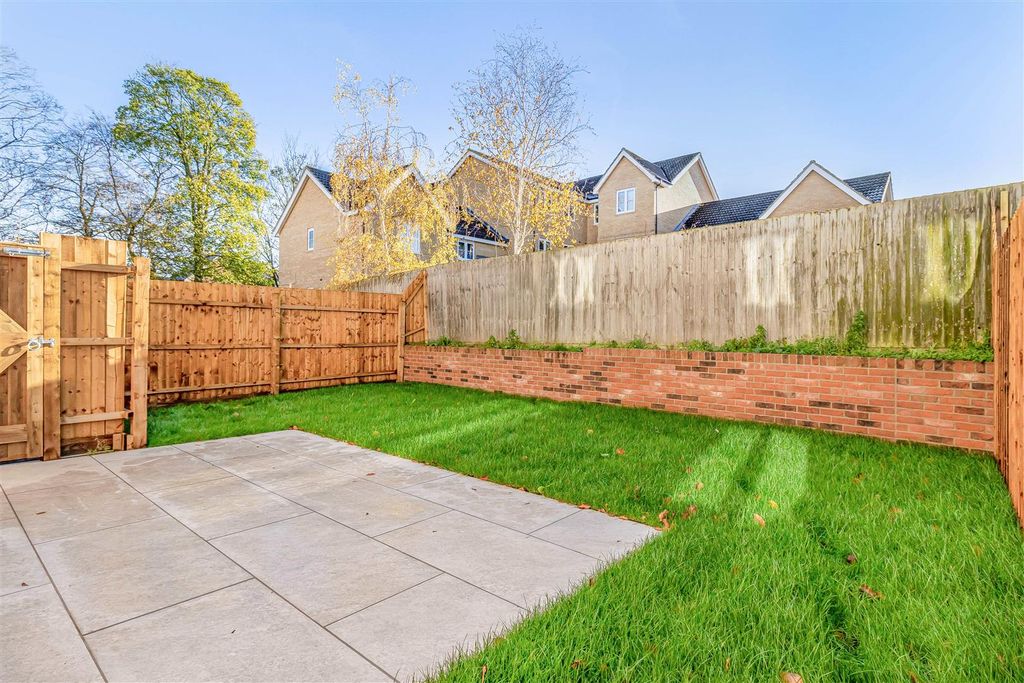 Property photo 2 of 24 11_67909-1.Jpg