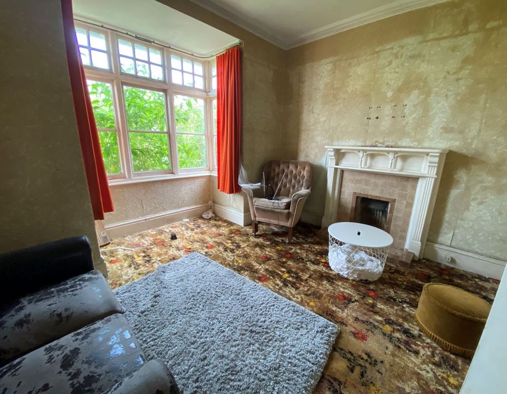 Property photo 2 of 6 Living Room