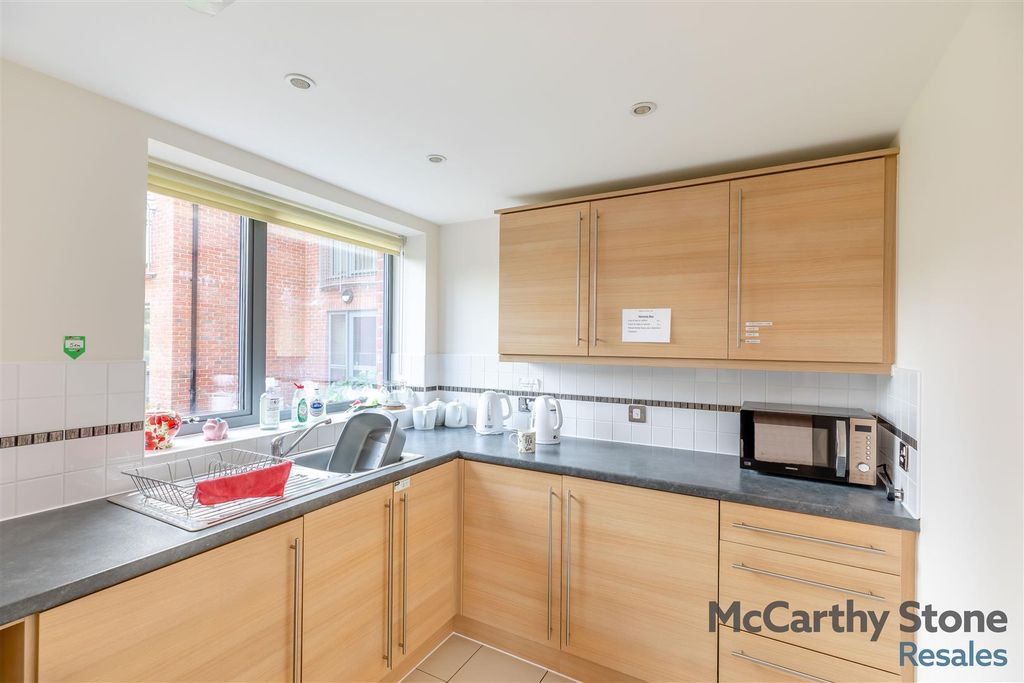 Property photo 2 of 12 8666965-Interior21.Jpg