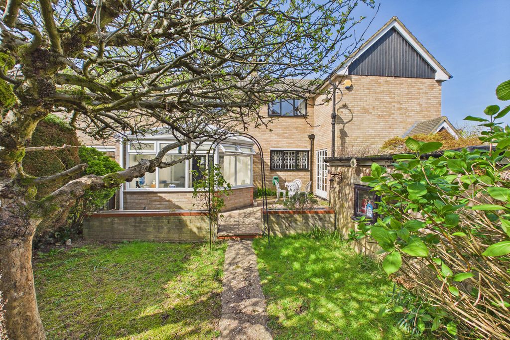 Property photo 2 of 28