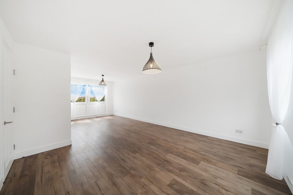 Property photo 1 of 13 Lounge....