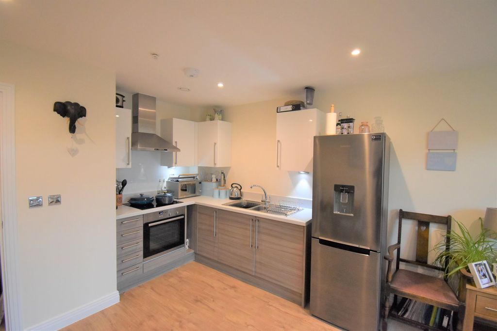 Property photo 3 of 11