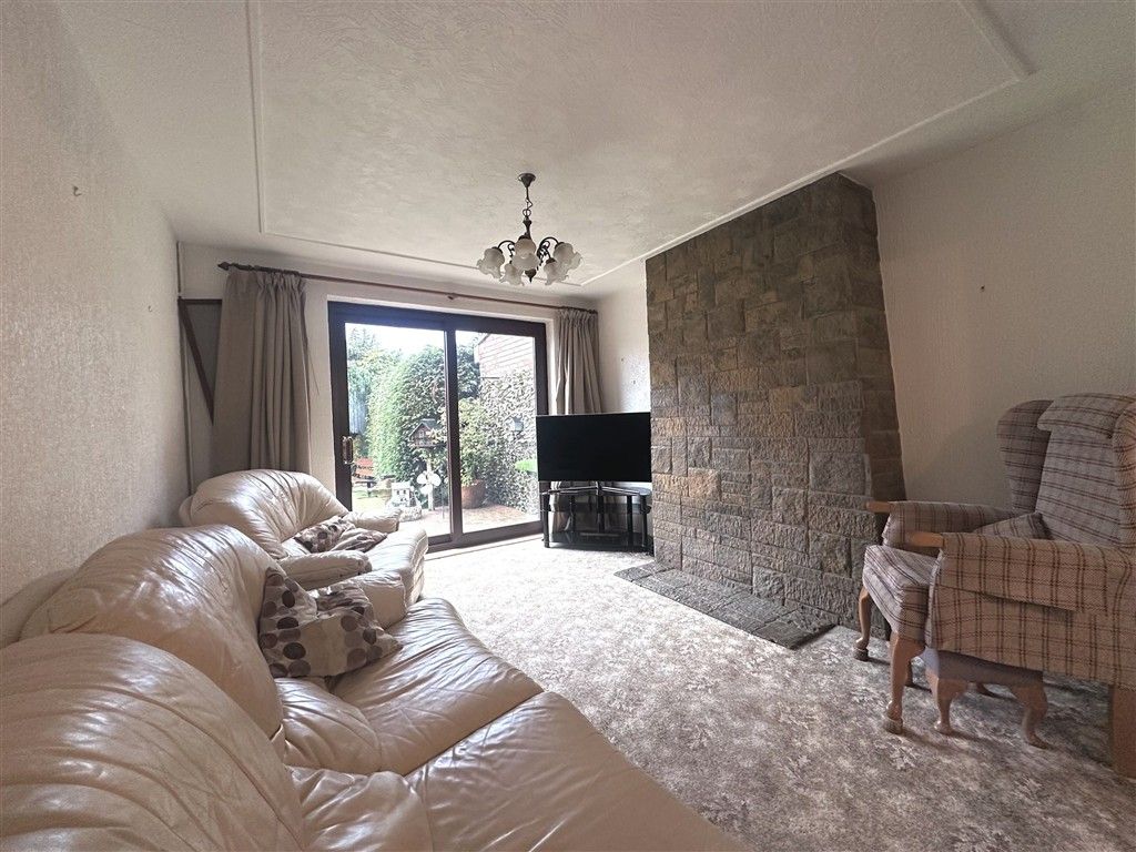 Property photo 2 of 8 Lounge