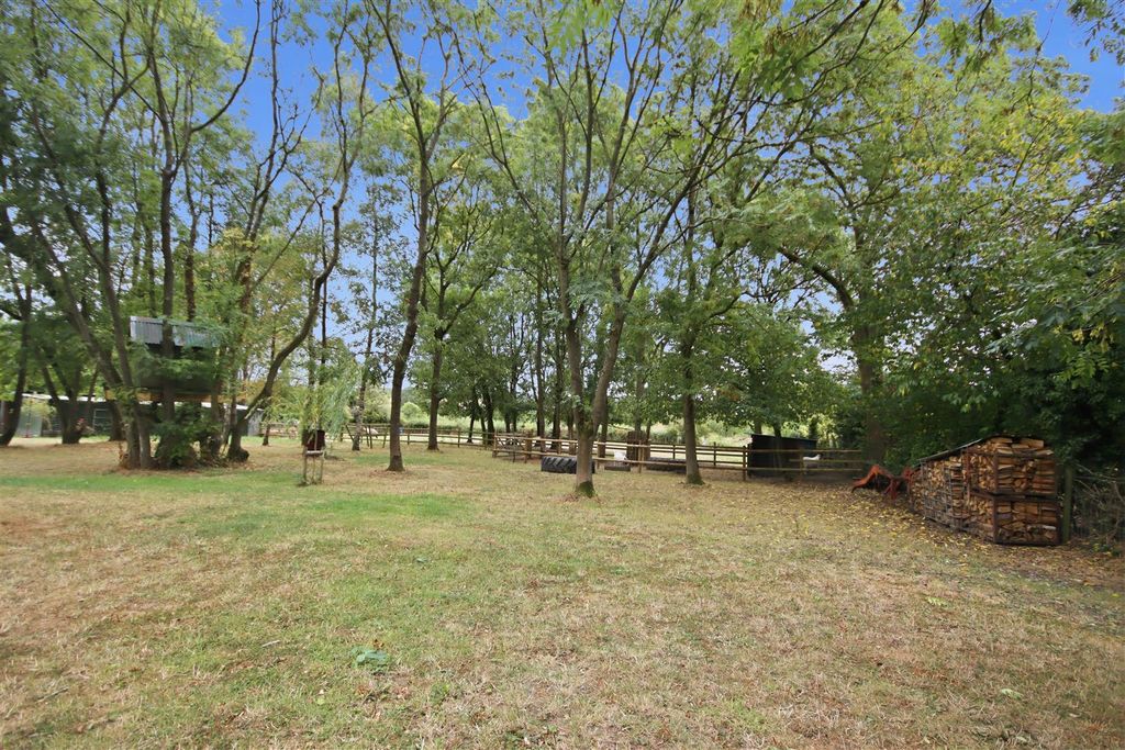 Property photo 2 of 18 Rear 1