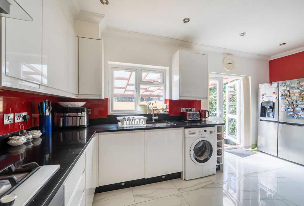 Property photo 1 of 13 1470216-18-6A3556...