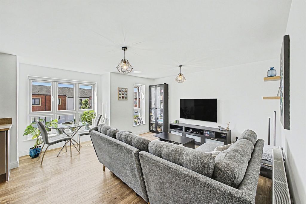 Property photo 2 of 12