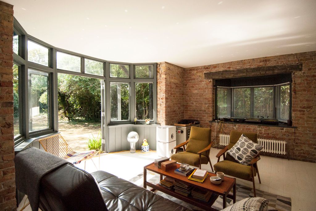 Property photo 2 of 27