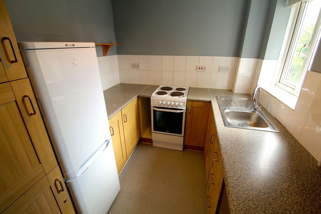 Property photo 3 of 10 Kitchen