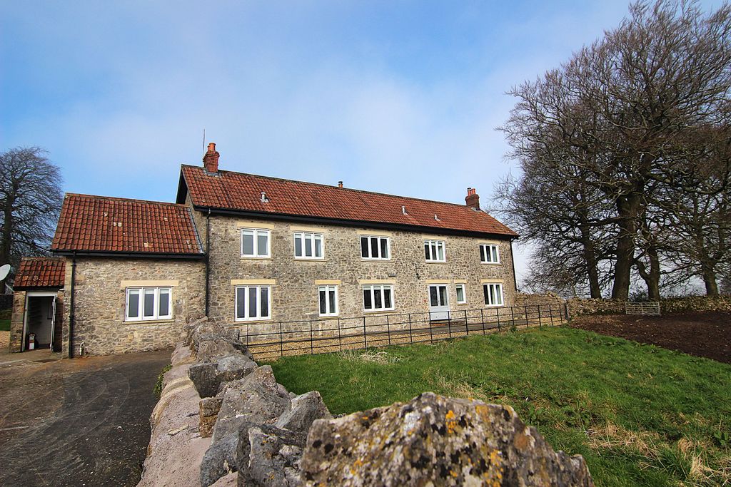 Property photo 2 of 28